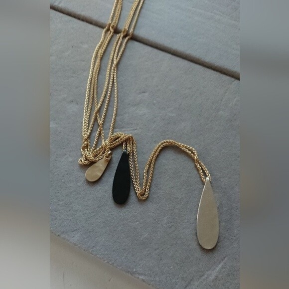 Lucky Layer Necklace - 3 layers - Picture 3 of 10